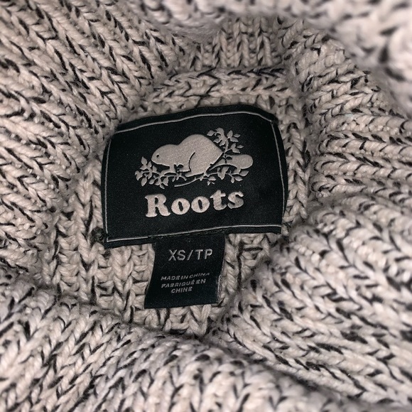 Roots salt and pepper turtle neck! - Picture 3 of 4